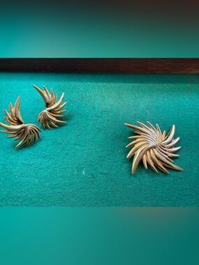 Vintage Gold Tone Starburst Brooch & Clip-On Earrings Set